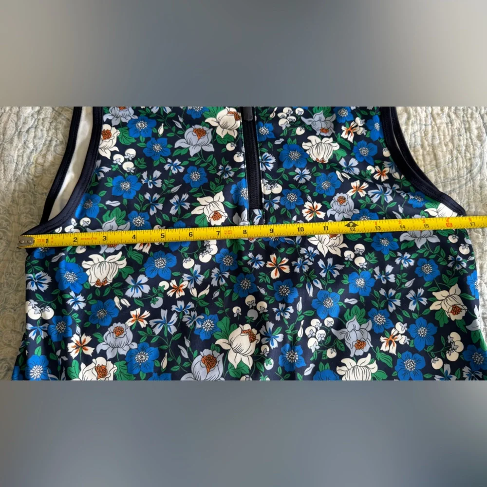 Sleeveless Floral Zip Mock-Neck Top in Navy/Blue